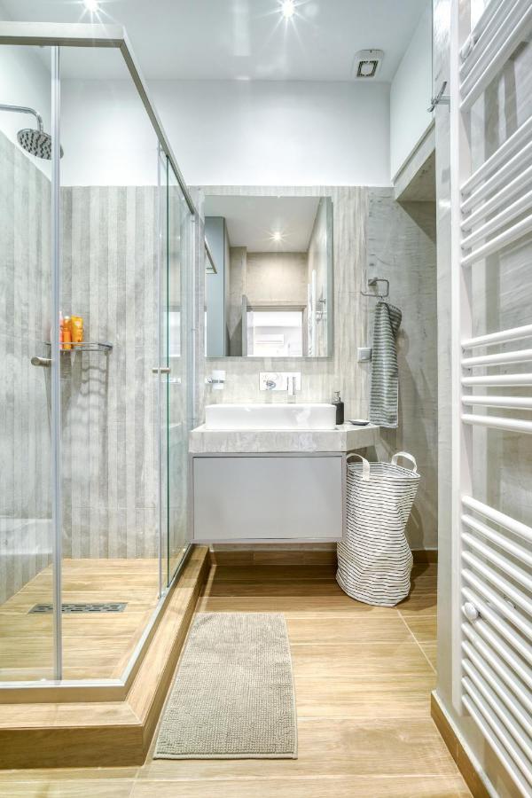 Stylish, Sunny New 2 Bedroom, Prime Central Atene Esterno foto